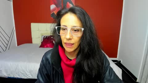 Snapshot of abrillee1 chatting on 12/27/24, 08:35 ABRIL online show from 12/27/24, 08:35