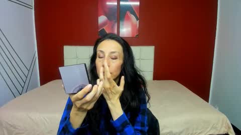 Snapshot of abrillee1 chatting on 02/18/25, 07:52 ABRIL online show from 02/18/25, 07:52