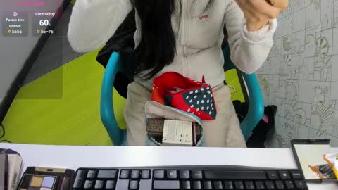 Snapshot of abrillee1 chatting on 03/08/25, 07:31 ABRIL online show from 03/08/25, 07:31