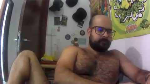 Snapshot of absinnto2016 chatting on 04/14/26, 05:41 Luke 33 online show from 04/14/26, 05:41