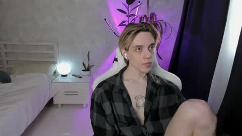 Snapshot of abslut chatting on 05/19/26, 02:01 Nick online show from 05/19/26, 02:01