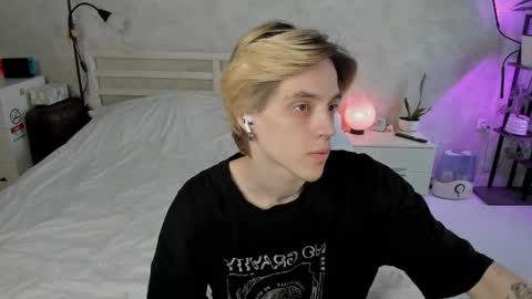 Snapshot of abslut chatting on 05/28/26, 12:46 Nick online show from 05/28/26, 12:46