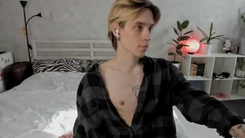 Snapshot of abslut chatting on 06/03/26, 12:30 Nick online show from 06/03/26, 12:30