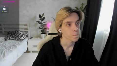 Snapshot of abslut chatting on 06/10/26, 10:03 Nick online show from 06/10/26, 10:03