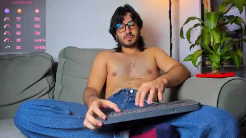 Snapshot of ackerman_eren_ chatting on 11/25/25, 07:03 R. online show from 11/25/25, 07:03