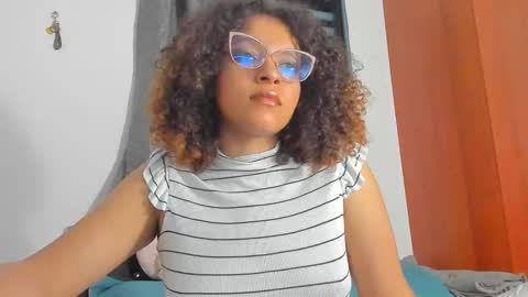 Snapshot of ada_gales_ chatting on 11/04/25, 02:43 Isa online show from 11/04/25, 02:43