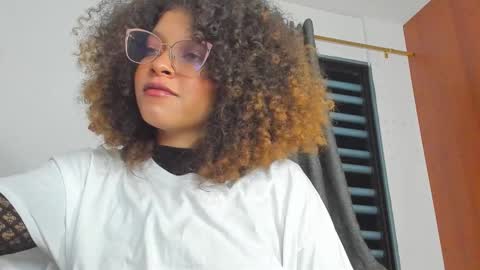 Snapshot of ada_gales_ chatting on 11/07/25, 06:02 Isa online show from 11/07/25, 06:02