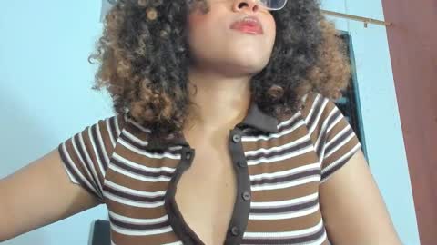 Snapshot of ada_gales_ chatting on 11/11/25, 05:29 Isa online show from 11/11/25, 05:29