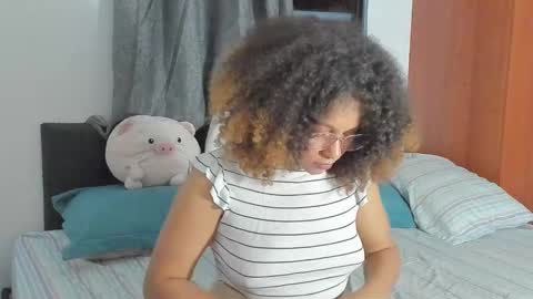 Snapshot of ada_gales_ chatting on 11/15/25, 03:59 Isa online show from 11/15/25, 03:59