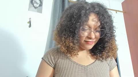 Snapshot of ada_gales_ chatting on 11/17/25, 02:17 Isa online show from 11/17/25, 02:17