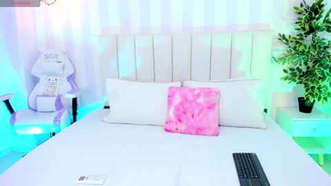 Snapshot of ada_monroe10 chatting on 12/11/24, 01:06 online show from 12/11/24, 01:06