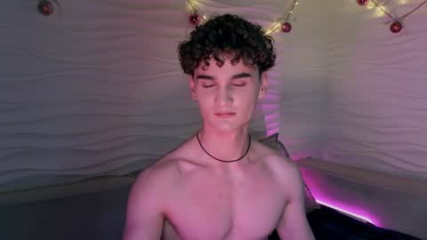 Snapshot of adam_21cm chatting on 12/29/24, 07:53 Adam online show from 12/29/24, 07:53