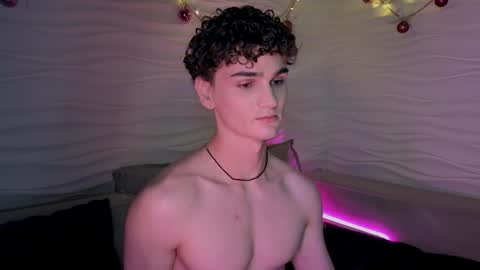 Snapshot of adam_21cm chatting on 01/04/25, 04:11 Adam online show from 01/04/25, 04:11