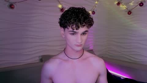 Snapshot of adam_21cm chatting on 01/12/25, 04:40 Adam online show from 01/12/25, 04:40