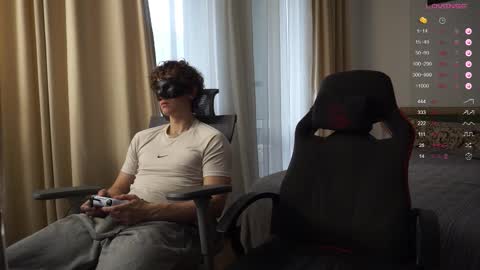 Snapshot of adam_21cm chatting on 09/16/25, 11:22 Adam online show from 09/16/25, 11:22