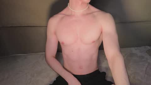 Snapshot of adam_21cm chatting on 12/19/25, 04:36 Adam online show from 12/19/25, 04:36