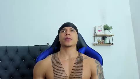 adam boss online show from 12/20/25, 08:21