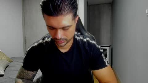 Snapshot of adam_clarke chatting on 01/14/25, 01:58 adam clarke online show from 01/14/25, 01:58