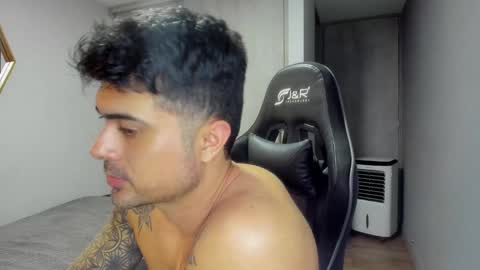 Snapshot of adam_clarke chatting on 01/14/25, 07:06 adam clarke online show from 01/14/25, 07:06