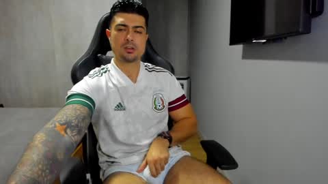 Snapshot of adam_clarke chatting on 02/08/25, 06:12 adam clarke online show from 02/08/25, 06:12