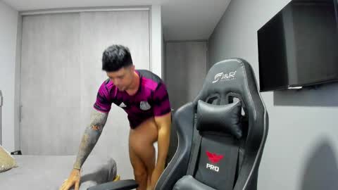 Snapshot of adam_clarke chatting on 02/23/25, 02:35 adam clarke online show from 02/23/25, 02:35