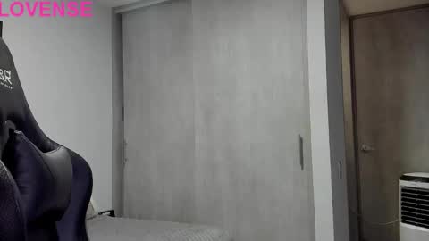 Snapshot of adam_clarke chatting on 09/21/25, 06:53 adam clarke online show from 09/21/25, 06:53