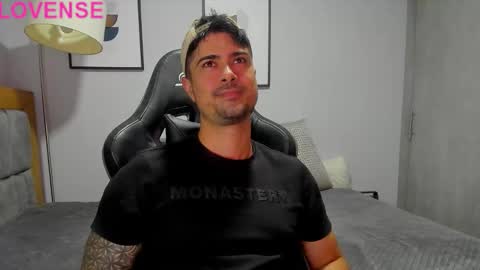 Snapshot of adam_clarke chatting on 09/25/25, 05:44 adam clarke online show from 09/25/25, 05:44