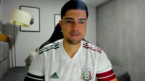 Snapshot of adam_clarke chatting on 11/11/25, 08:58 adam clarke online show from 11/11/25, 08:58