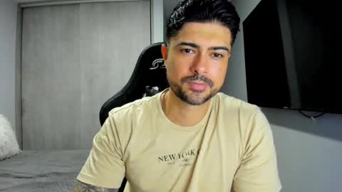 Snapshot of adam_clarke chatting on 11/19/25, 04:51 adam clarke online show from 11/19/25, 04:51