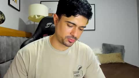 Snapshot of adam_clarke chatting on 12/15/25, 04:06 adam clarke online show from 12/15/25, 04:06