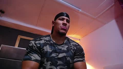 adam_fit19cm online show from 04/22/26, 01:56