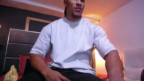 adam_fit19cm online show from 04/23/26, 02:08