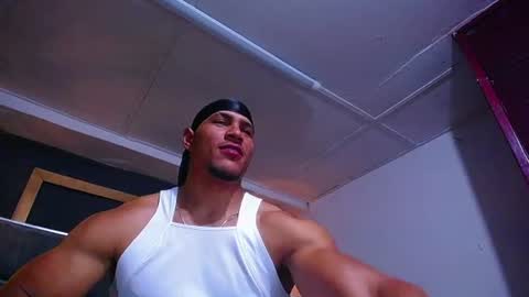 adam_fit19cm online show from 07/10/26, 02:08