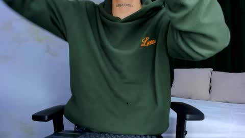 Snapshot of adam_hard_ chatting on 12/03/24, 09:12 Adam online show from 12/03/24, 09:12