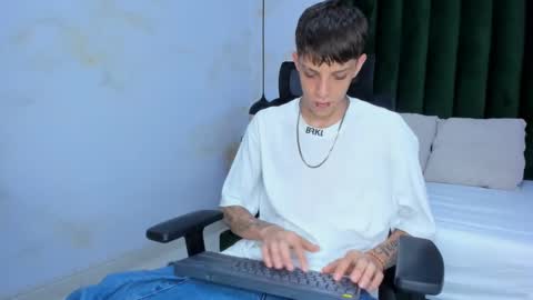 Snapshot of adam_hard_ chatting on 12/05/24, 07:38 Adam online show from 12/05/24, 07:38