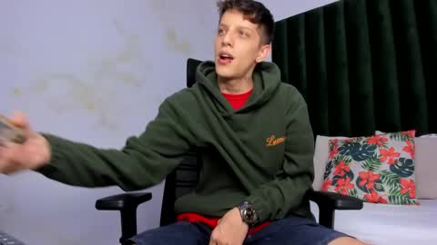 Snapshot of adam_hard_ chatting on 03/05/25, 09:15 Adam online show from 03/05/25, 09:15