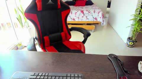 Adam Valencia online show from 10/21/25, 03:46