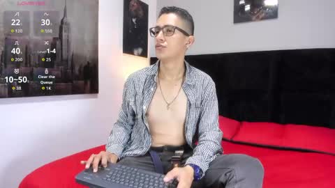adam_walker_1 online show from 05/12/26, 03:31