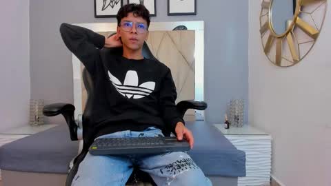 Adams Bobby online show from 12/02/25, 11:26