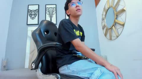 Adams Bobby online show from 04/01/26, 11:11