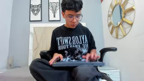 Adams Bobby online show from 04/22/26, 11:56