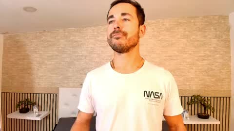 Im Adams Sanz online show from 04/08/26, 09:37