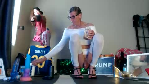 Snapshot of adamseve777 chatting on 12/22/24, 06:48 TaylorSexbot online show from 12/22/24, 06:48