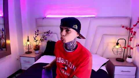 AdamsWalkerr  online show from 02/11/26, 12:32