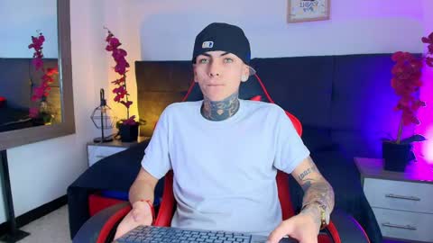 AdamsWalkerr  online show from 04/07/26, 12:38