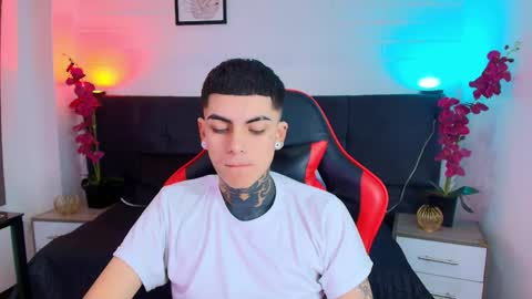 AdamsWalkerr  online show from 04/19/26, 01:10