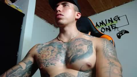 Snapshot of adan_hudson chatting on 02/11/25, 05:07 Anderson online show from 02/11/25, 05:07