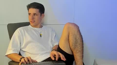 Snapshot of adan_rivas chatting on 12/27/24, 01:22 adan online show from 12/27/24, 01:22