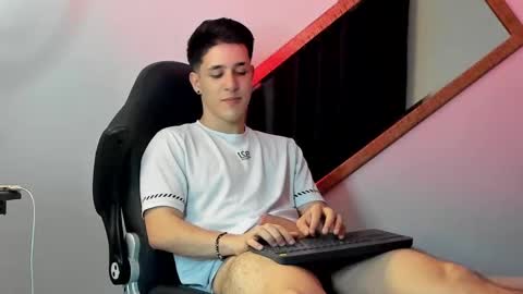 Snapshot of adan_rivas chatting on 03/11/25, 04:21 adan online show from 03/11/25, 04:21