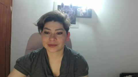 Snapshot of adan_romanoff chatting on 09/17/25, 09:00 adan_romanoff online show from 09/17/25, 09:00